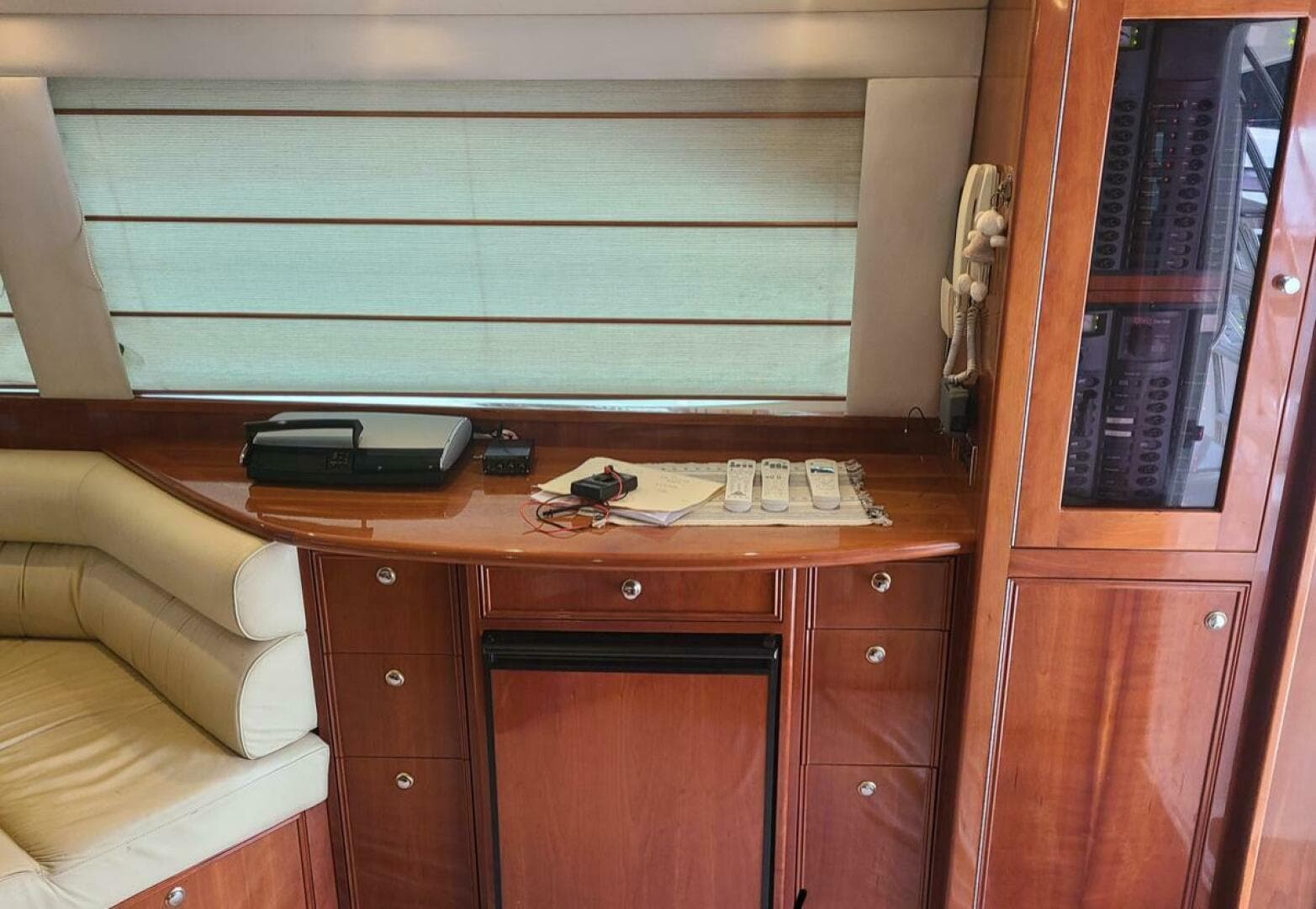 2009 Riviera 47 Enclosed Flybridge Series II — photo 37