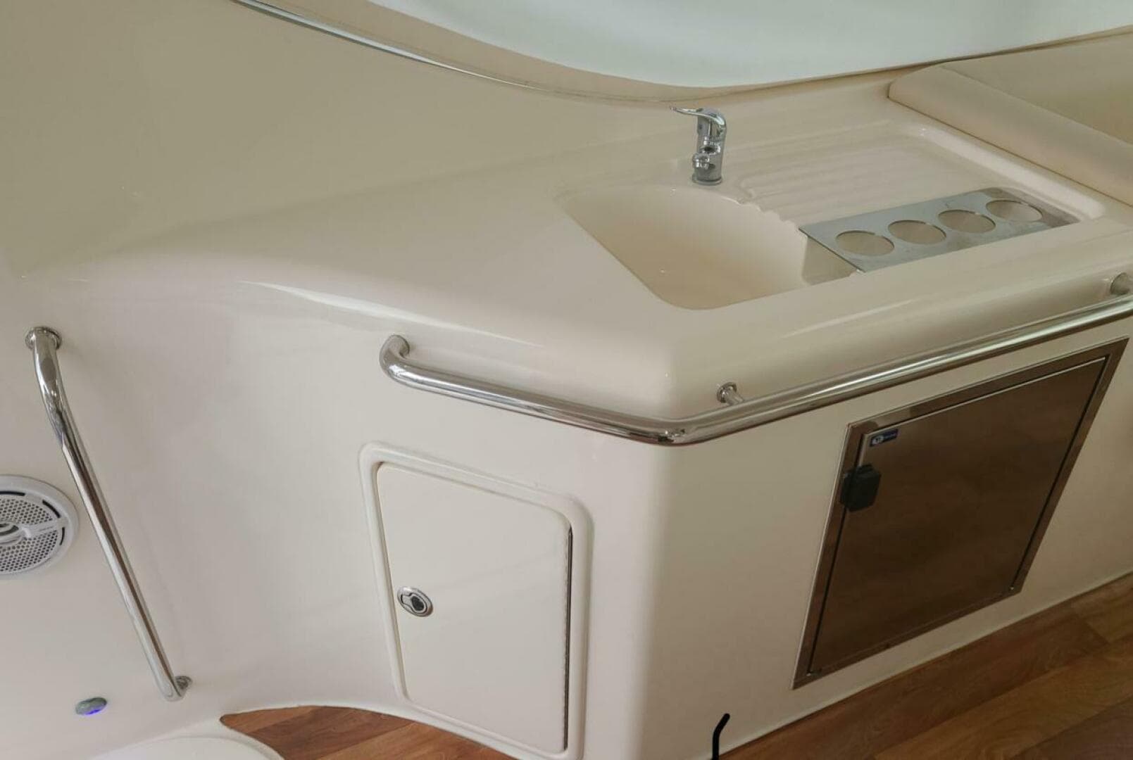 2009 Riviera 47 Enclosed Flybridge Series II — photo 45