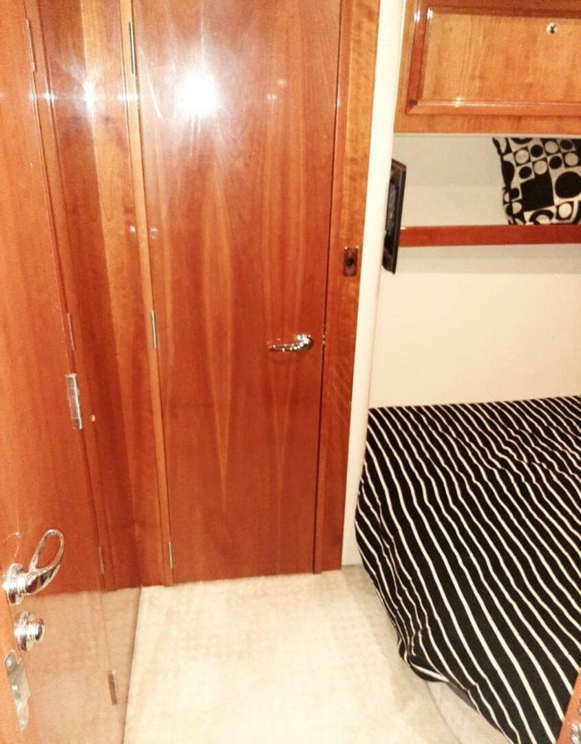 2009 Riviera 47 Enclosed Flybridge Series II — photo 13