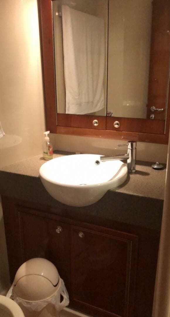 2009 Riviera 47 Enclosed Flybridge Series II — photo 21