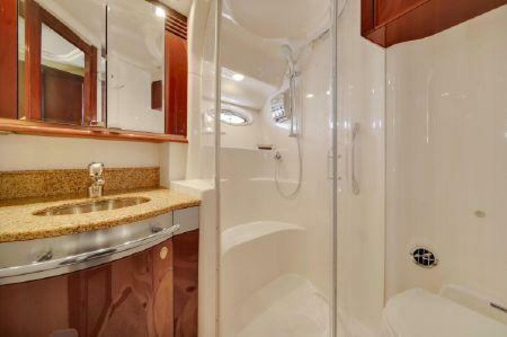 2007 Sea Ray 520 Sedan Bridge — photo 30