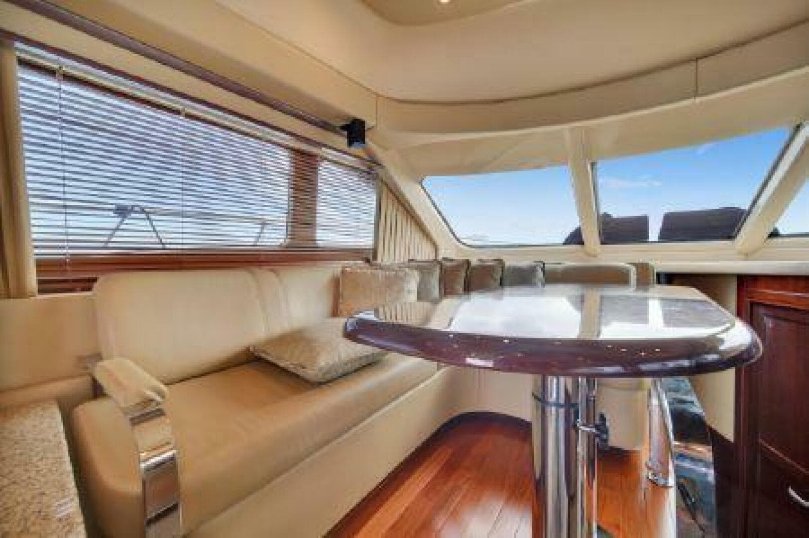 2007 Sea Ray 520 Sedan Bridge — photo 25