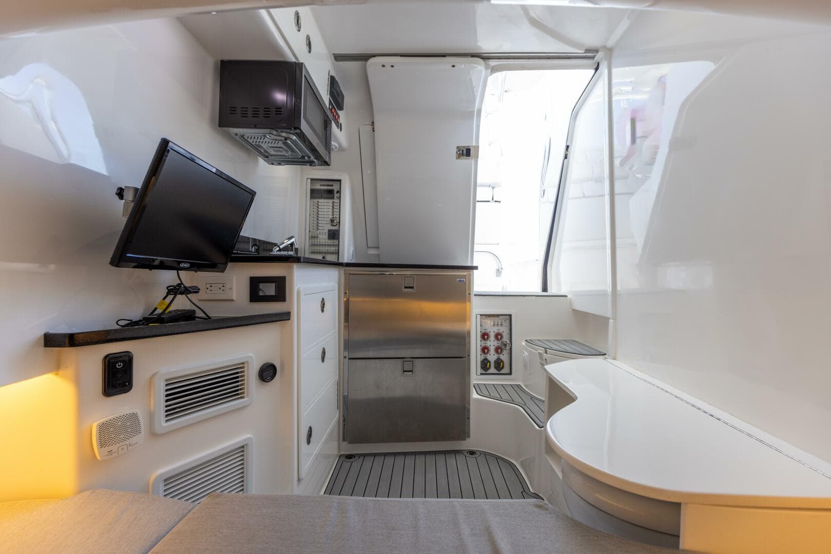 2021 Contender 39 Fa — photo 64