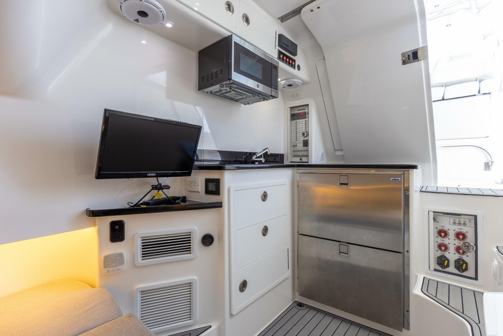 2021 Contender 39 Fa — photo 65