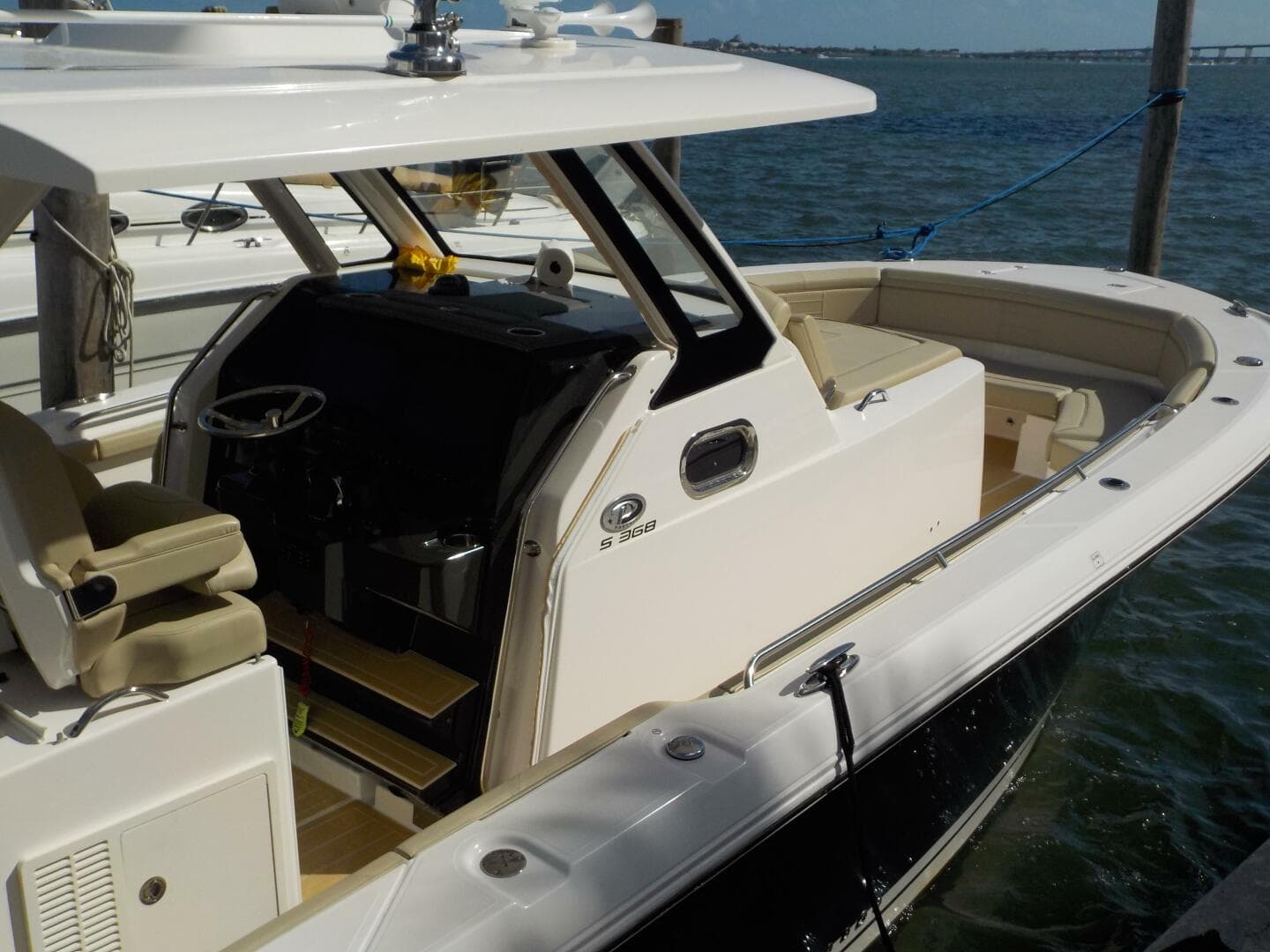 2019 Pursuit S 368 — photo 3