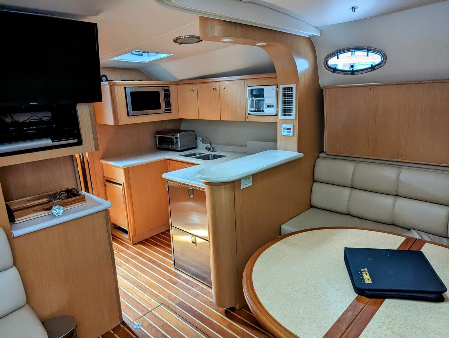 2003 Tiara Yachts 4000 Express — photo 12