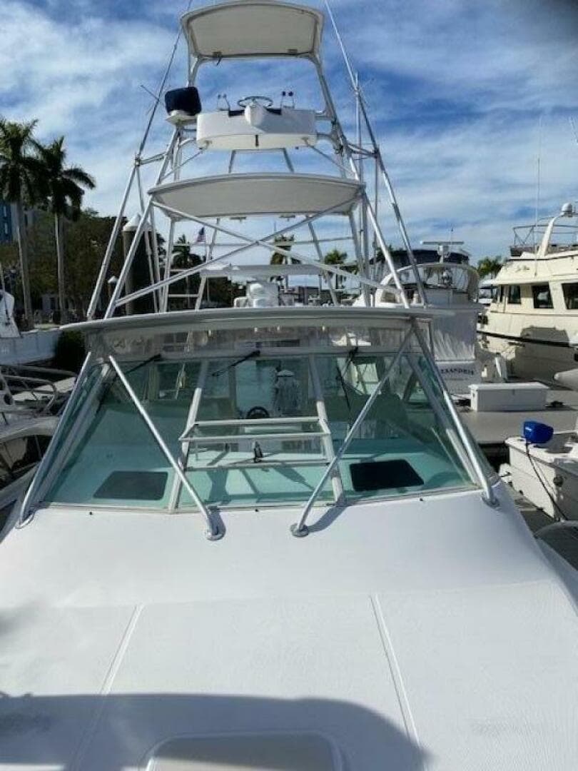 2000 Cabo 35 Express — photo 41