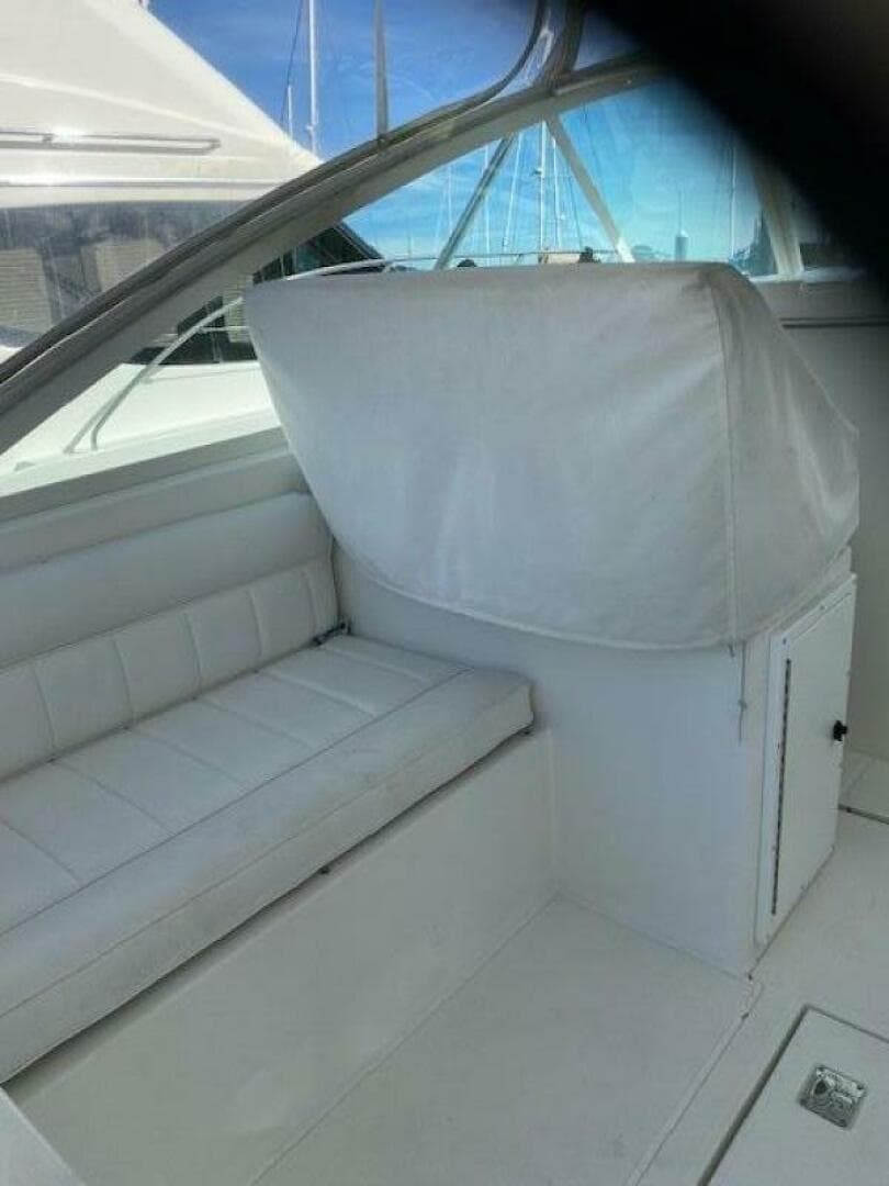 2000 Cabo 35 Express — photo 15