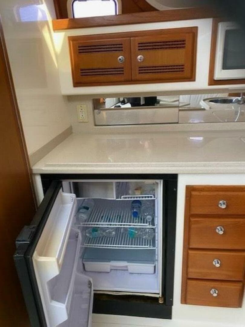 2000 Cabo 35 Express — photo 22