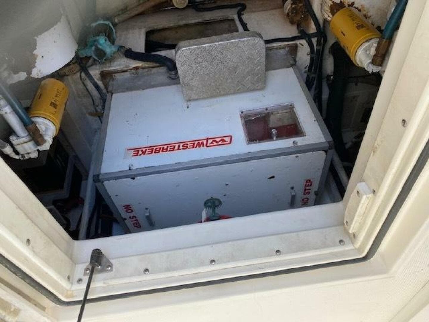 2000 Cabo 35 Express — photo 20