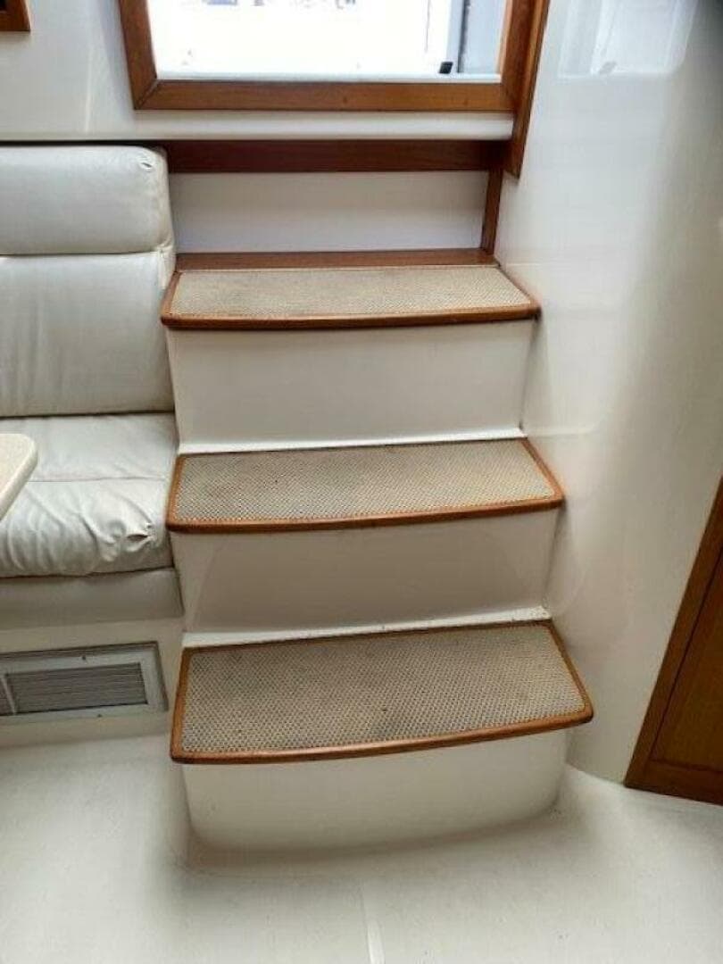 2000 Cabo 35 Express — photo 33