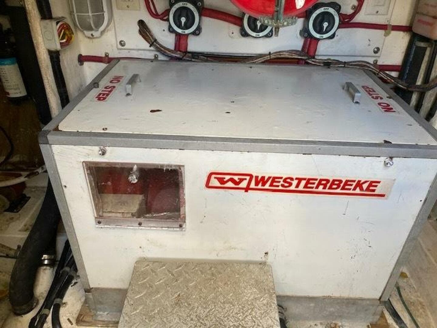 2000 Cabo 35 Express — photo 45