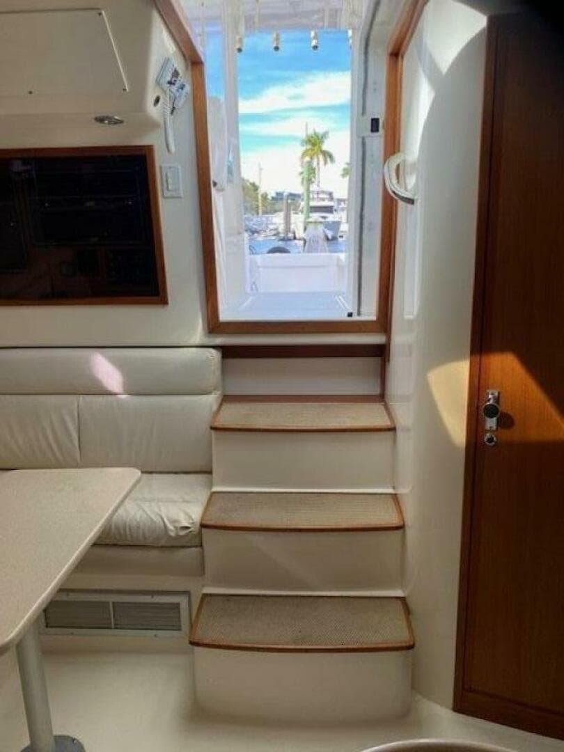 2000 Cabo 35 Express — photo 26