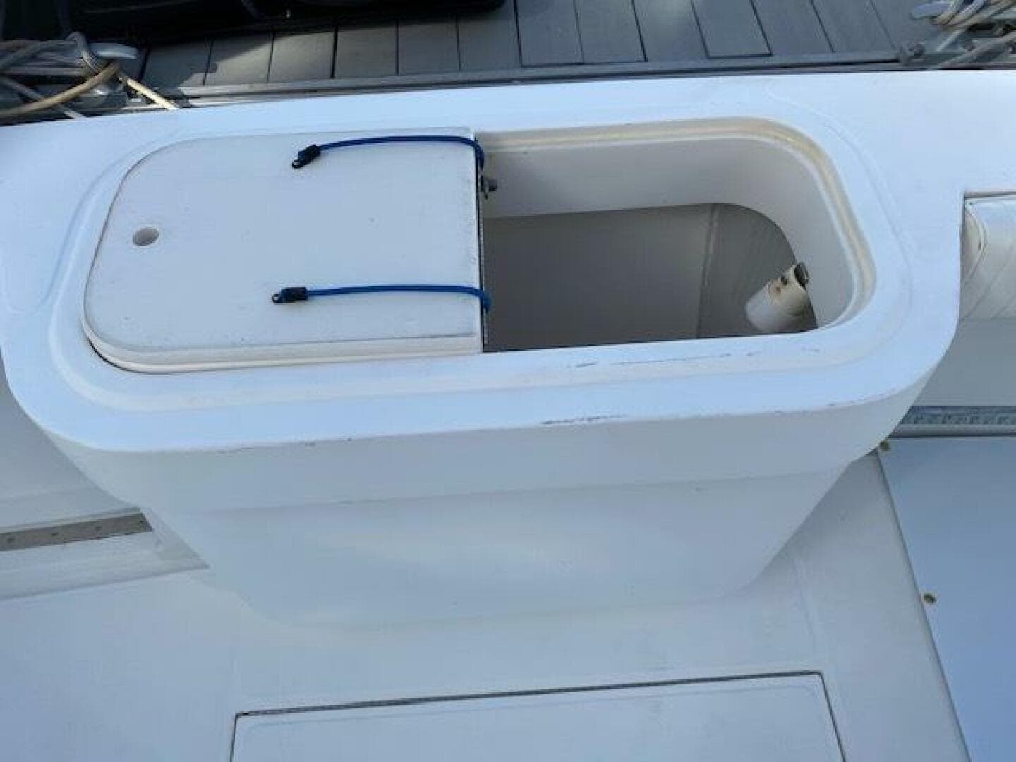 2000 Cabo 35 Express — photo 11