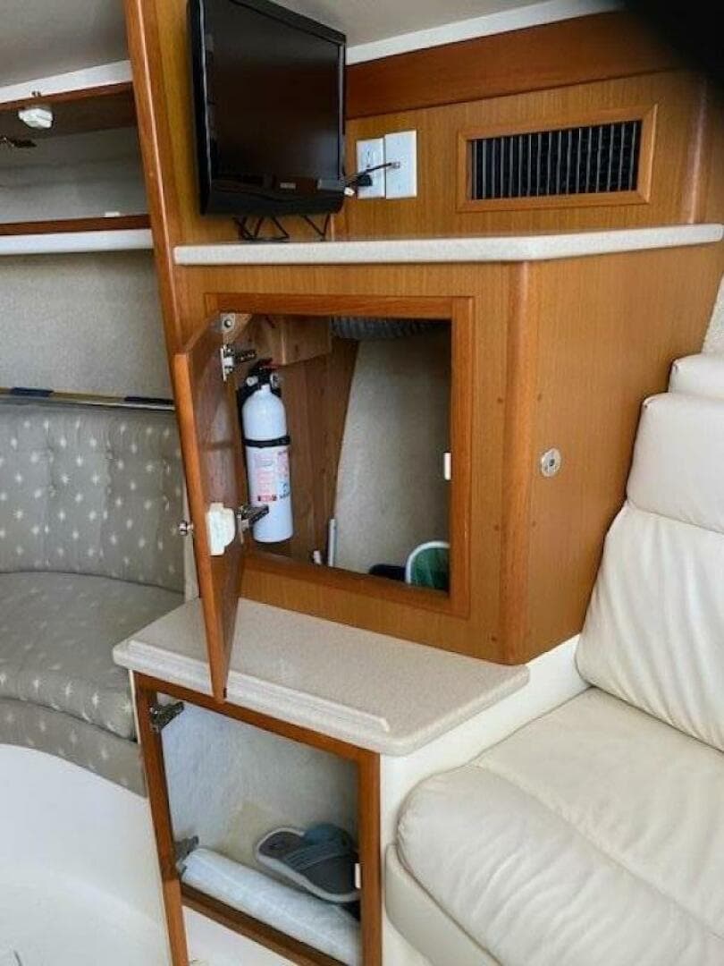 2000 Cabo 35 Express — photo 30