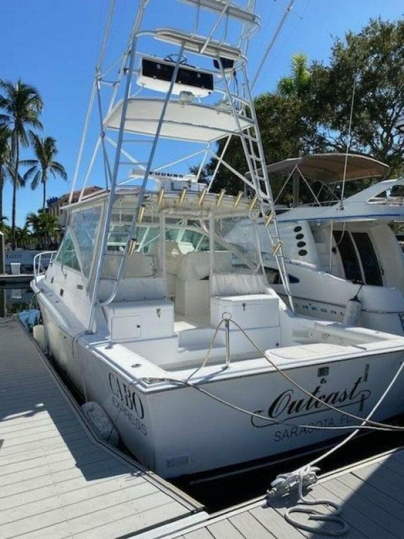 2000 Cabo 35 Express — photo 6