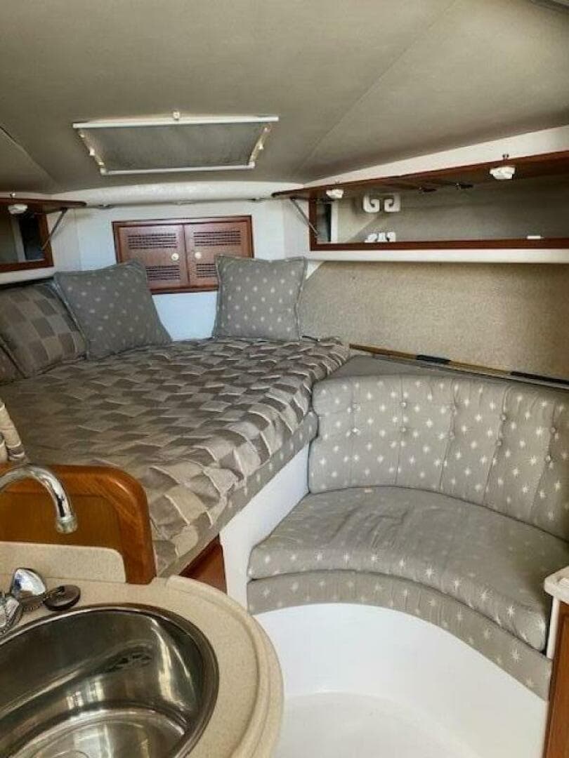 2000 Cabo 35 Express — photo 34