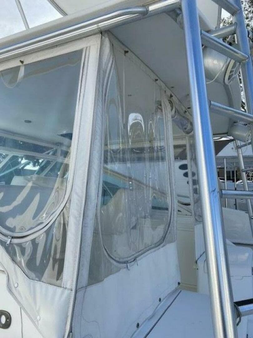 2000 Cabo 35 Express — photo 8