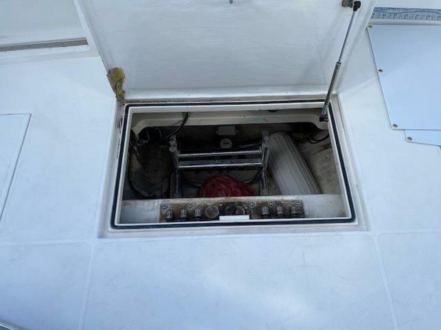 2000 Cabo 35 Express — photo 18