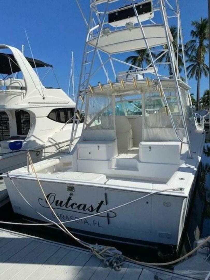 2000 Cabo 35 Express — photo 4