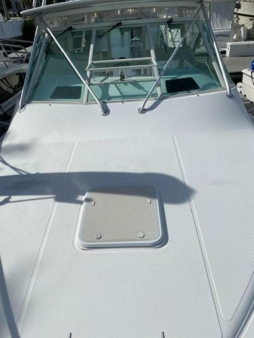 2000 Cabo 35 Express — photo 42