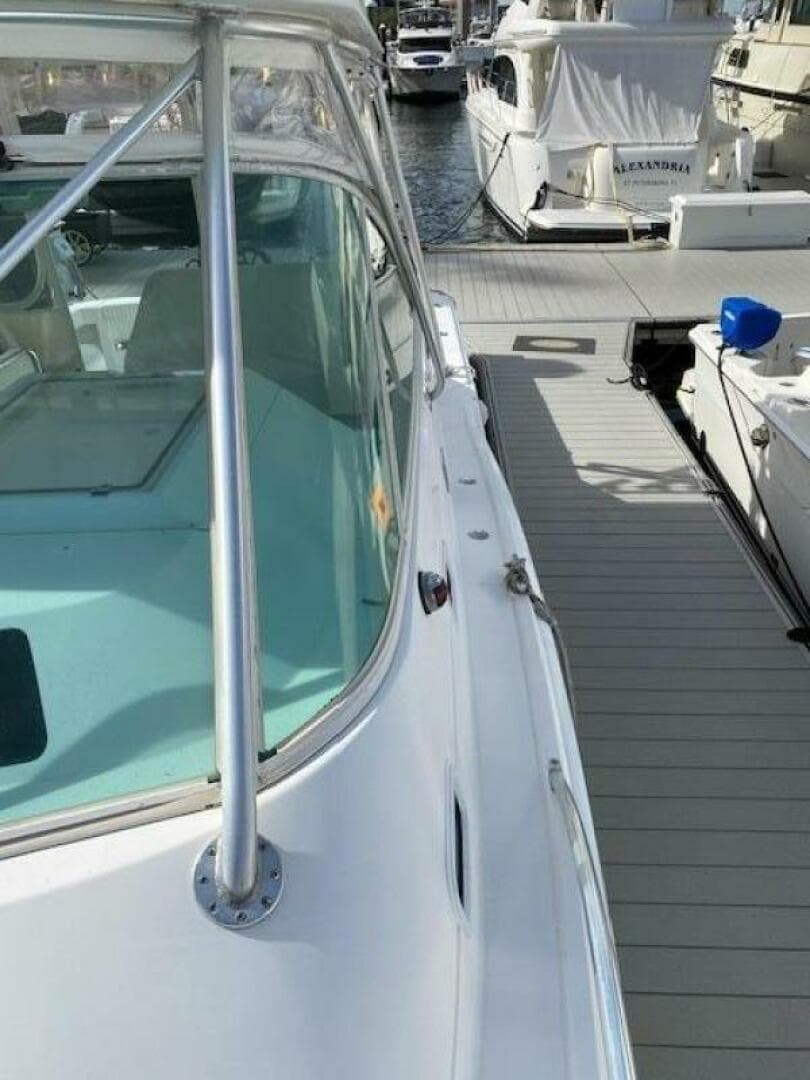 2000 Cabo 35 Express — photo 43