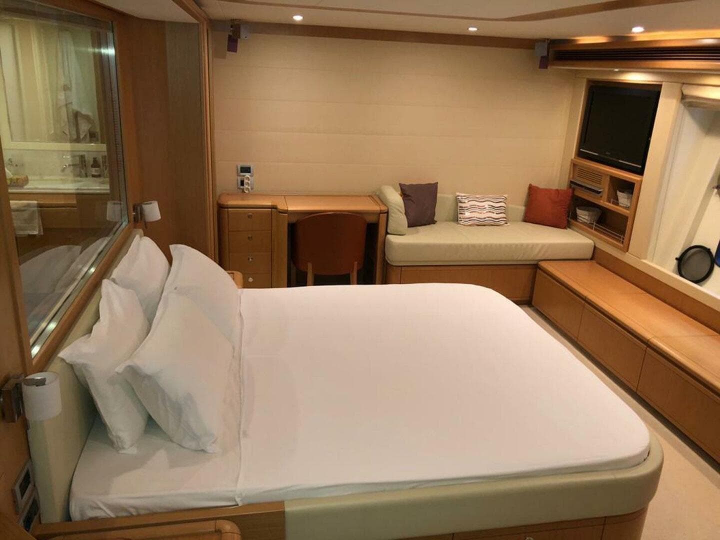 2008 Ferretti Yachts 830 — photo 12