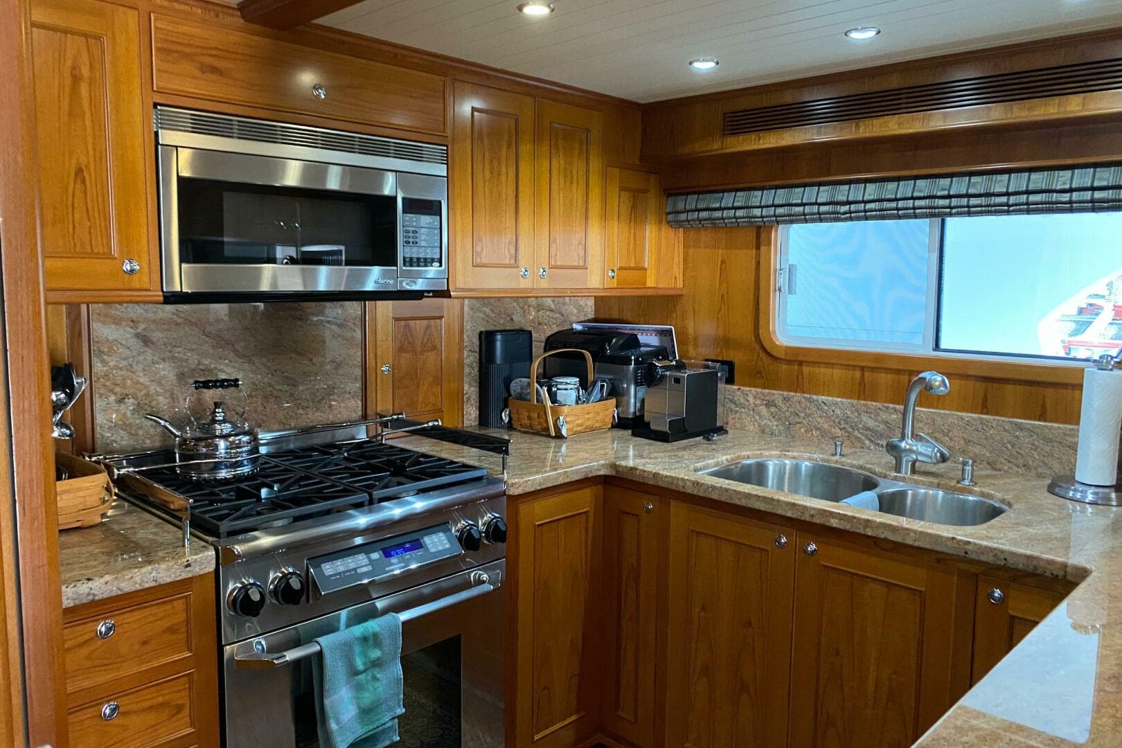 2011 Nordhavn — photo 9