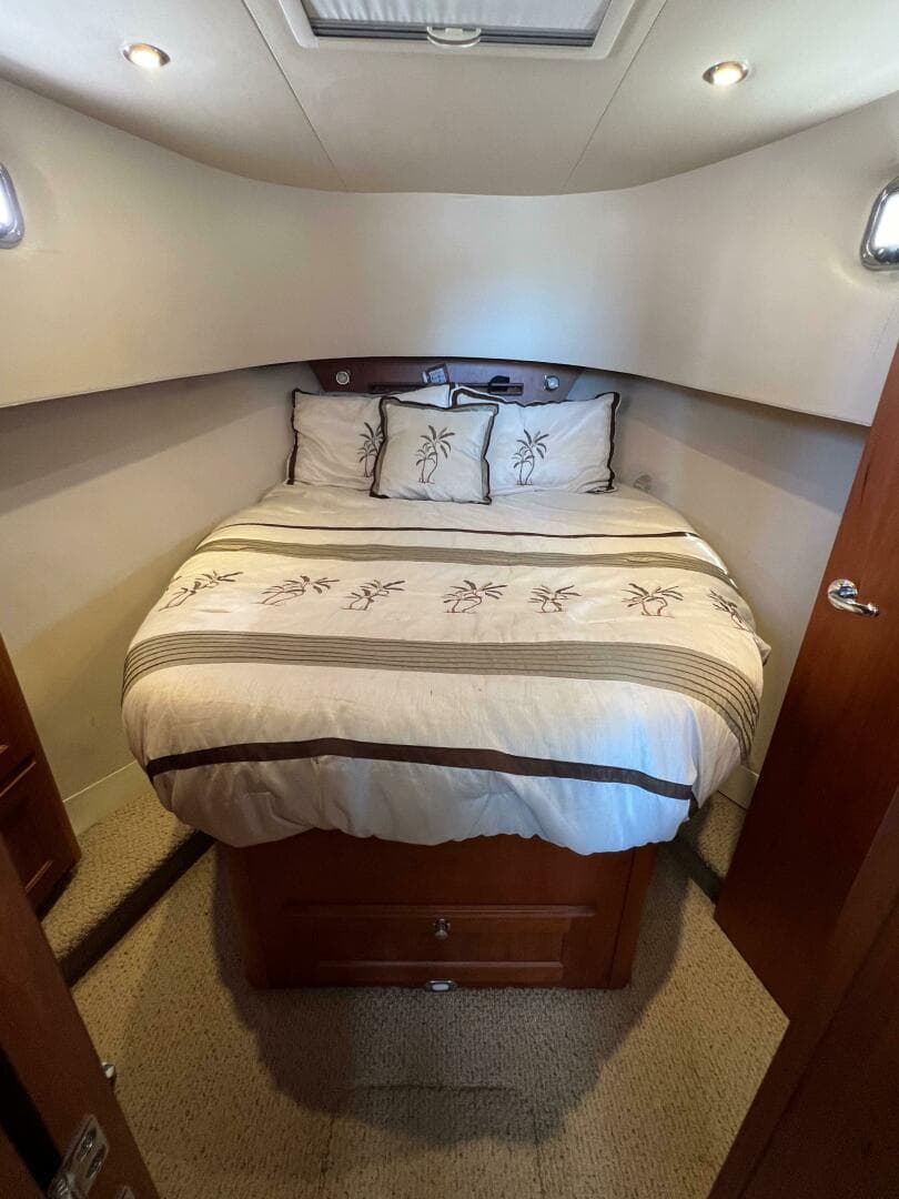 2005 Mainship 34 — photo 7