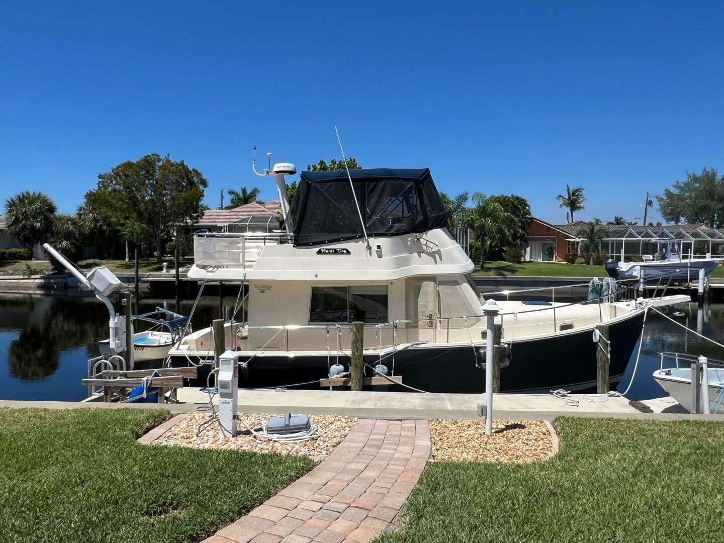 2005 Mainship 34 — photo 12