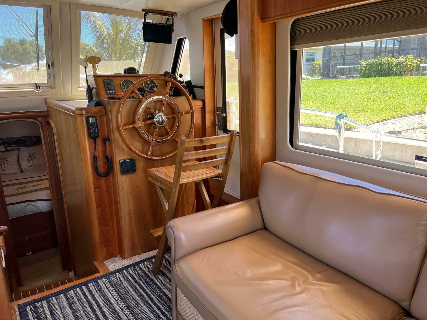 2005 Mainship 34 — photo 3