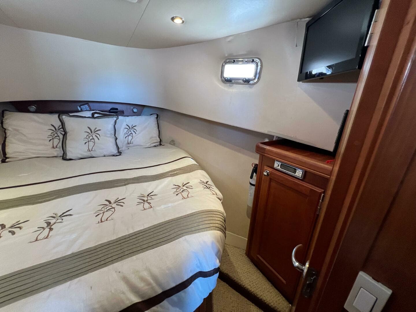 2005 Mainship 34 — photo 14