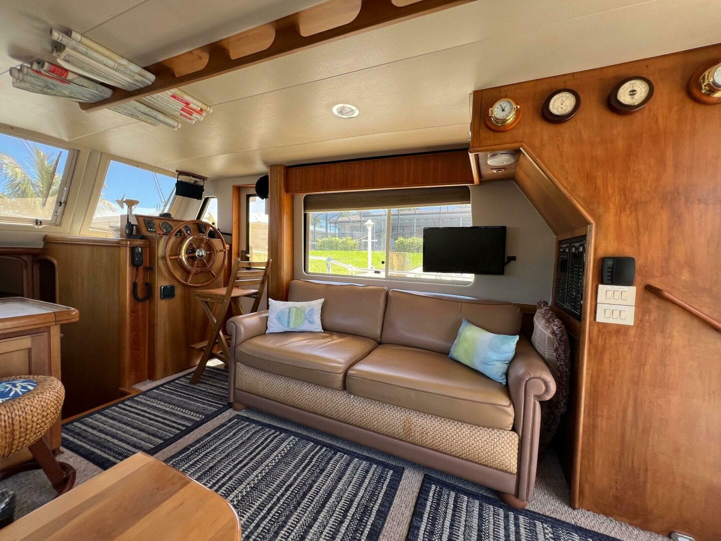 2005 Mainship 34 — photo 10