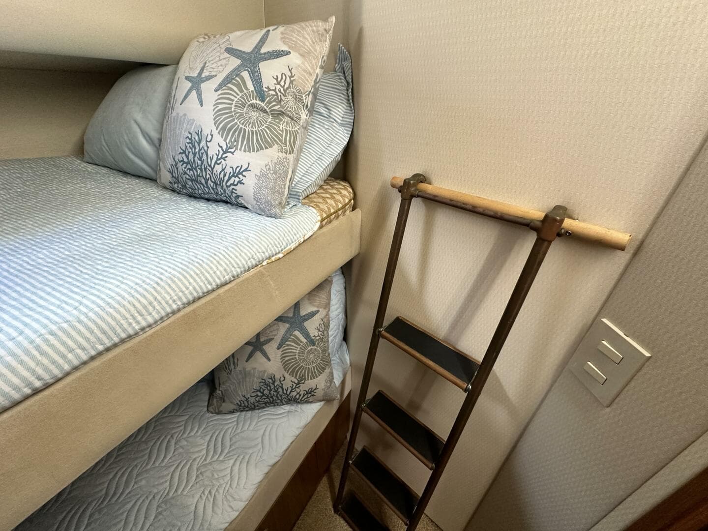 2000 Bayliner 5288 — photo 38