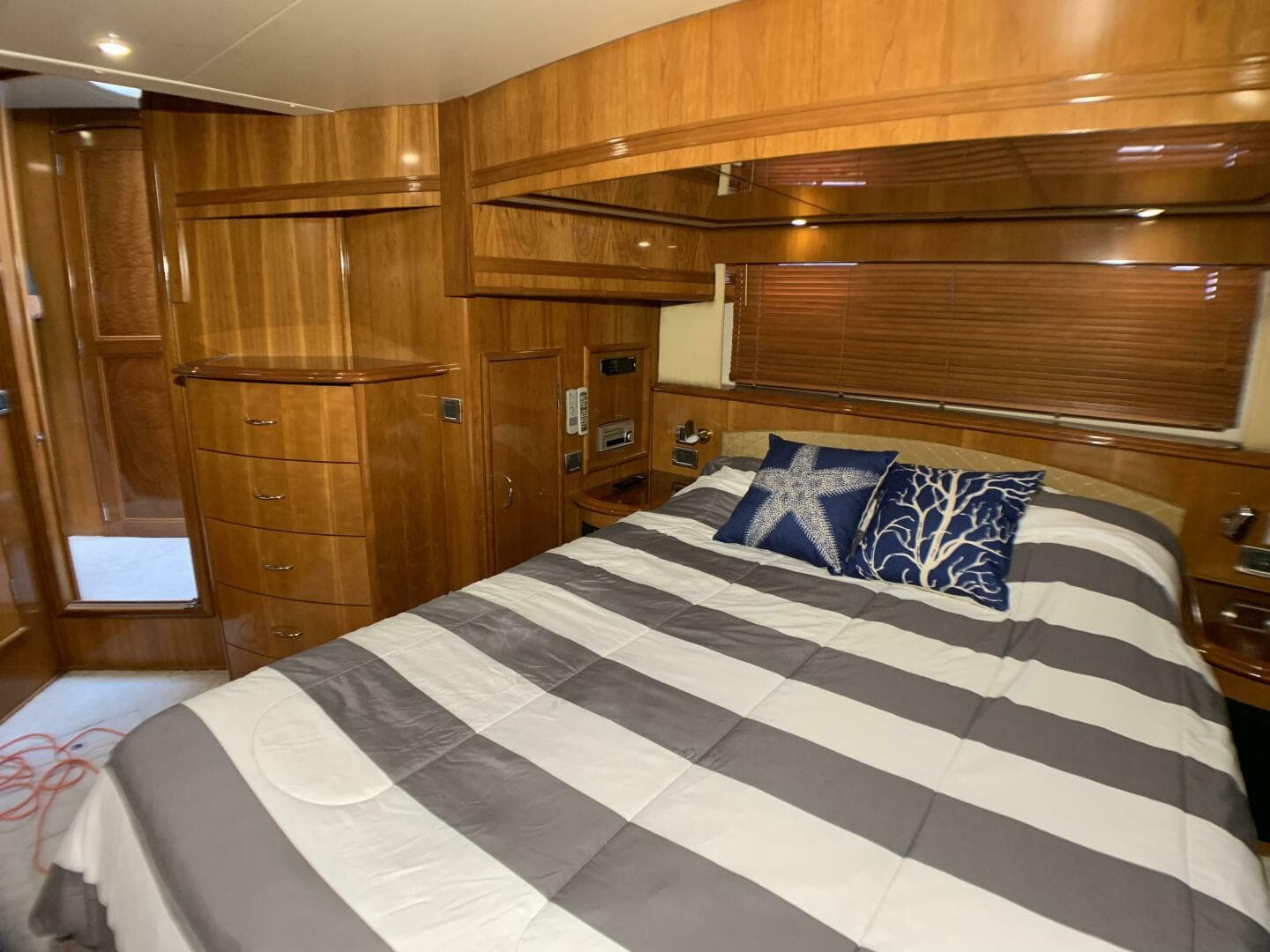 2006 Carver 56 Voyager — photo 73