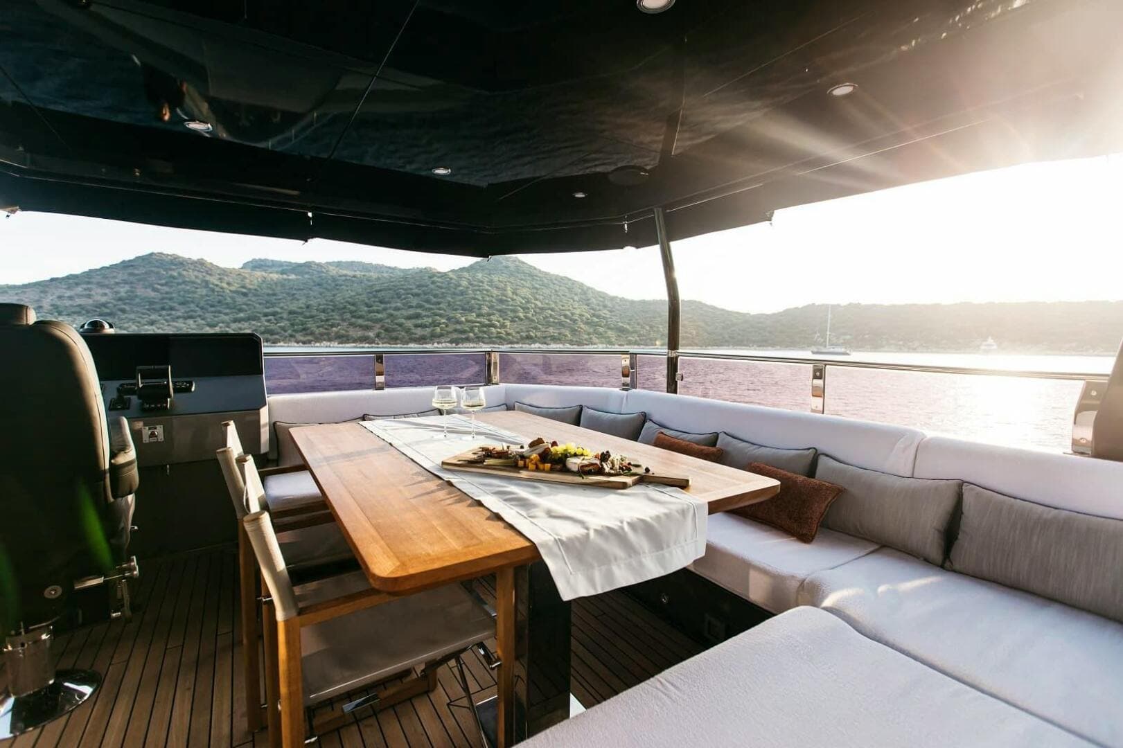 2022 Bering Yachts — photo 11