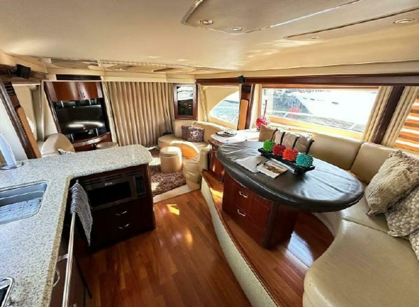 2005 Sea Ray 550 Sedan Bridge — photo 14