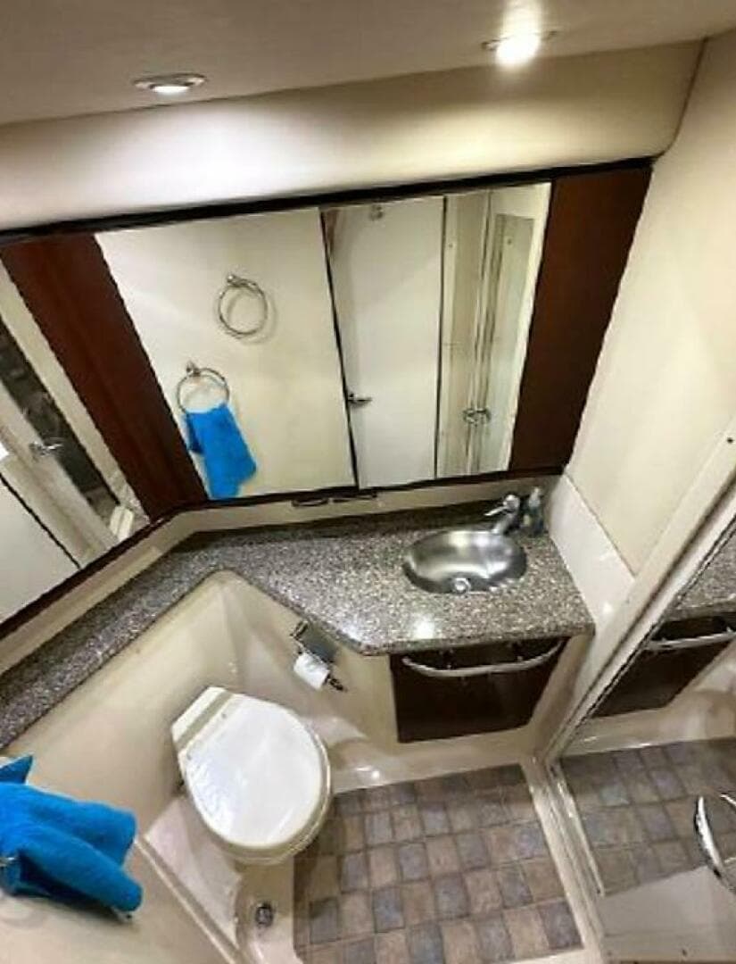 2005 Sea Ray 550 Sedan Bridge — photo 17