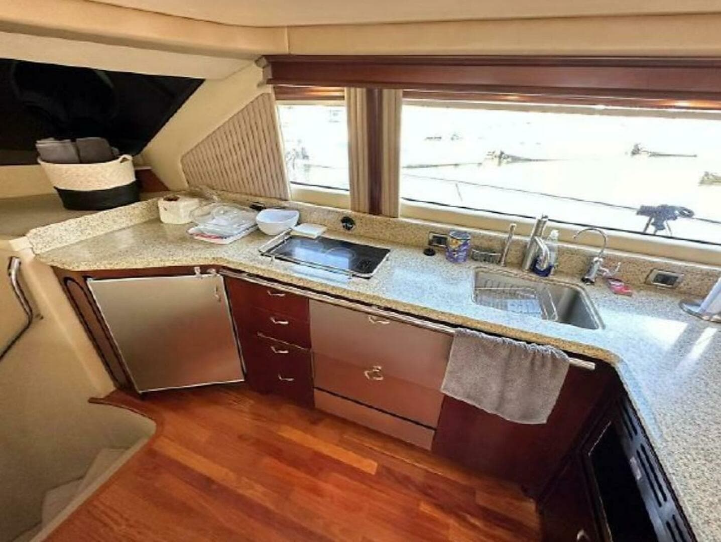 2005 Sea Ray 550 Sedan Bridge — photo 15