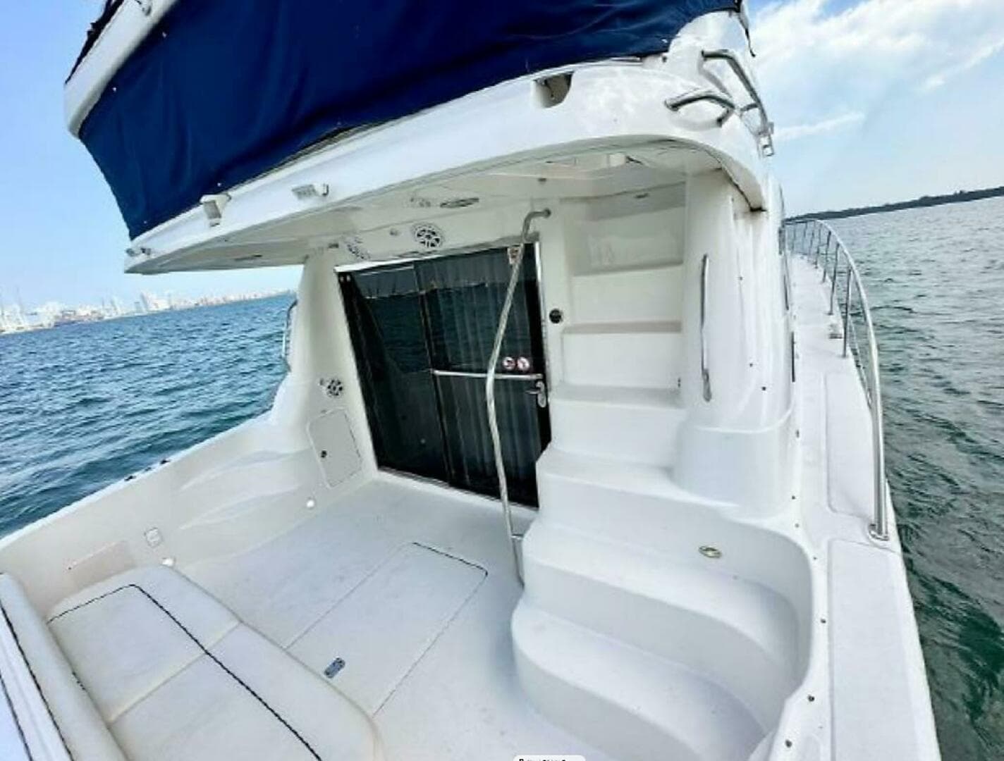 2005 Sea Ray 550 Sedan Bridge — photo 23