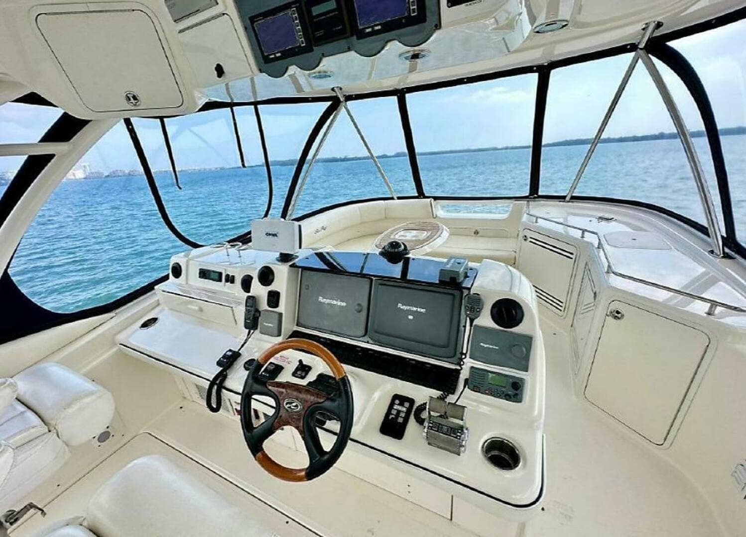 2005 Sea Ray 550 Sedan Bridge — photo 5