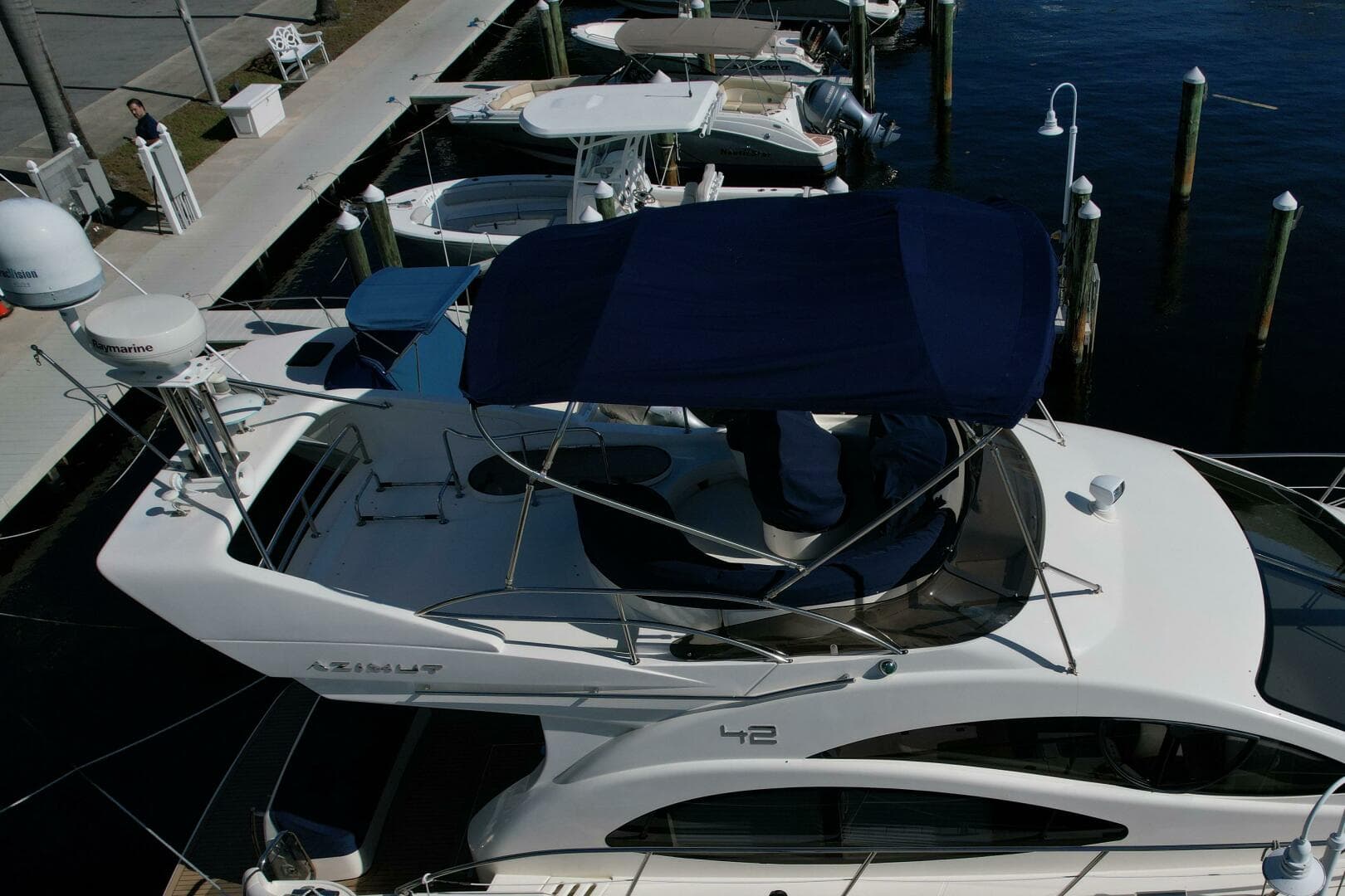 2004 Azimut 42 — photo 31