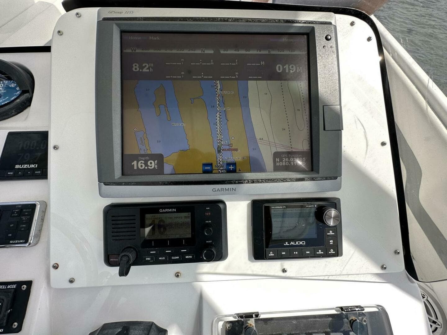 2003 Intrepid 32 — photo 5