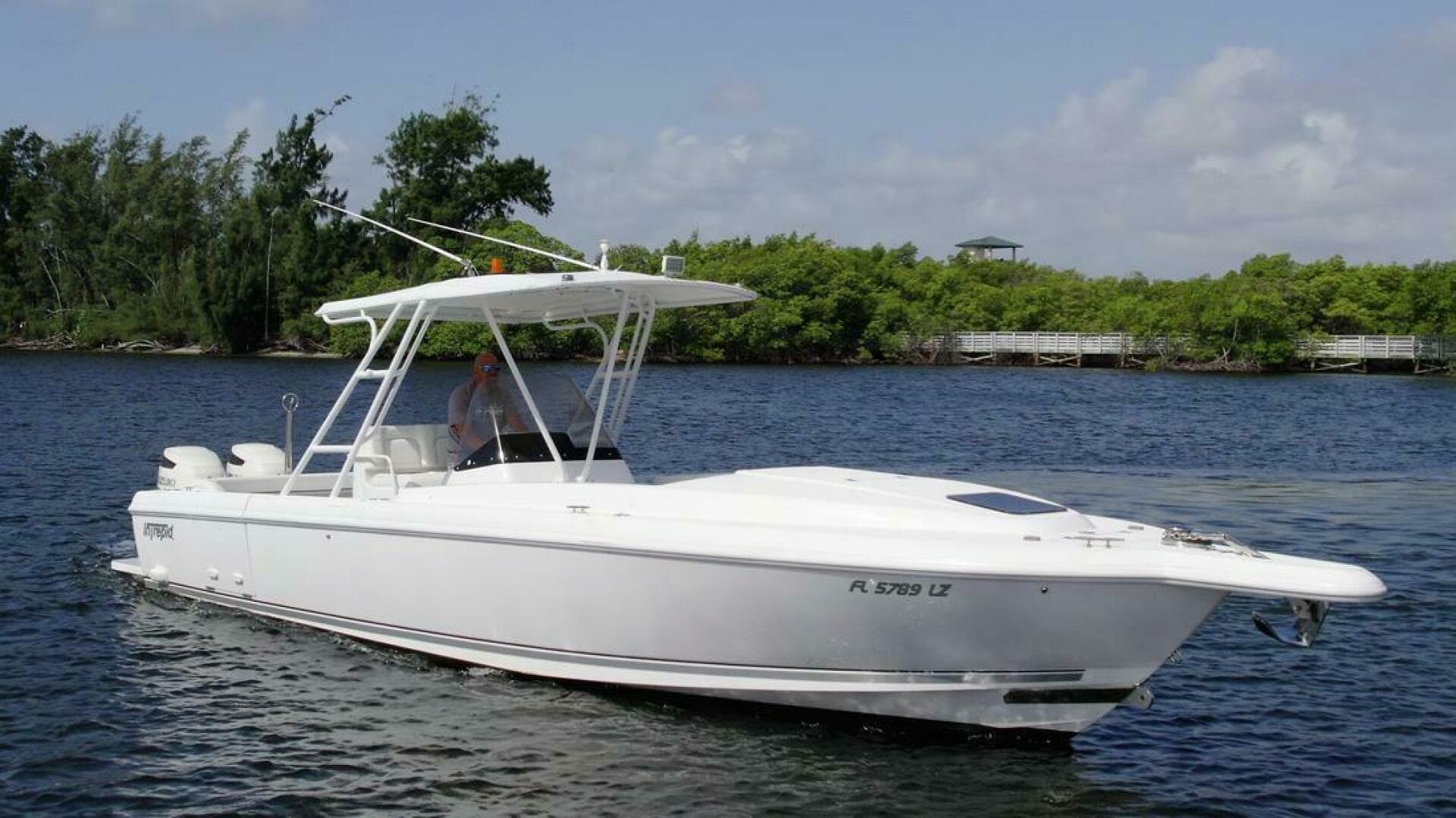 2003 Intrepid 32 — photo 32