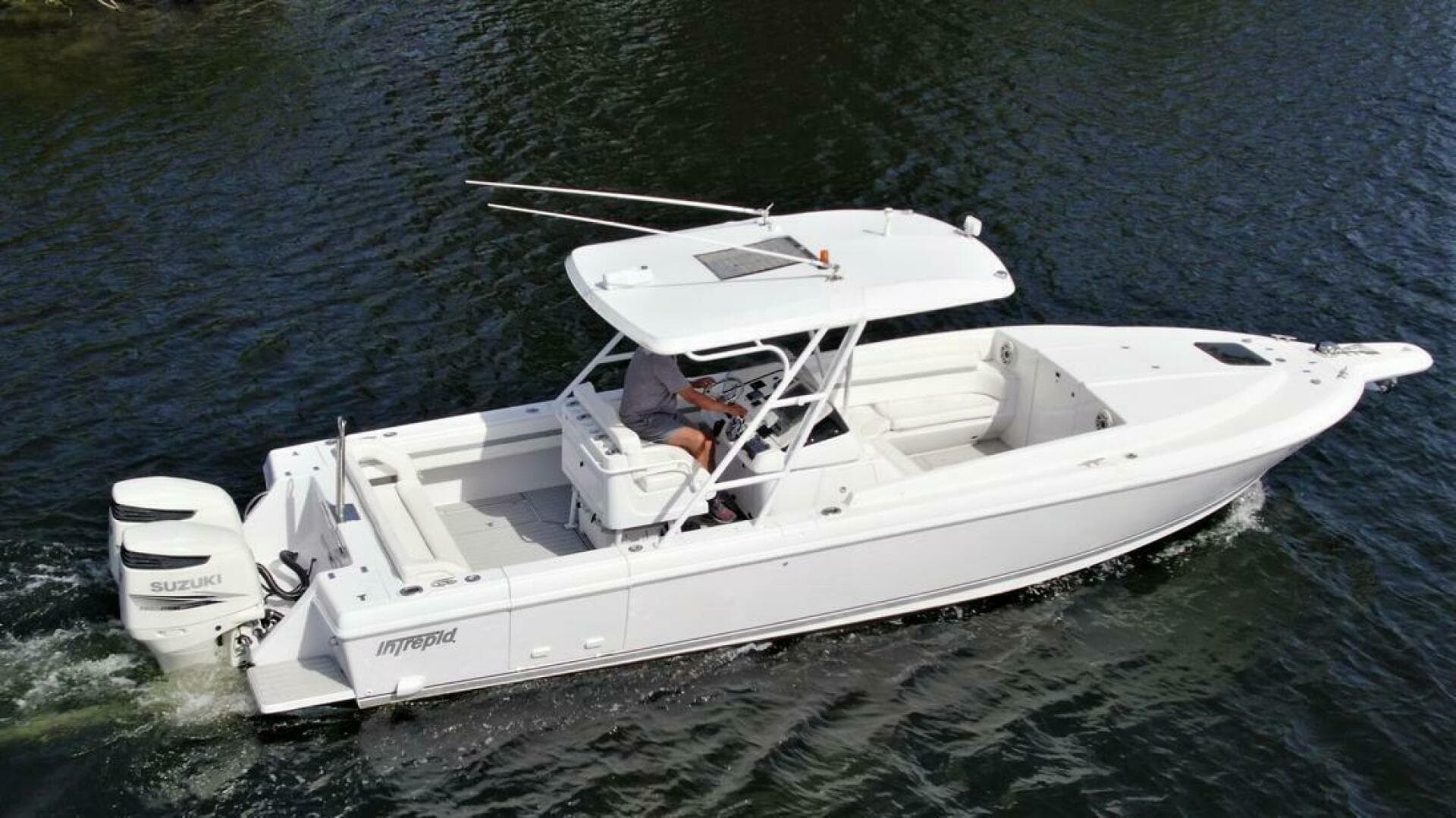 2003 Intrepid 32 — photo 4
