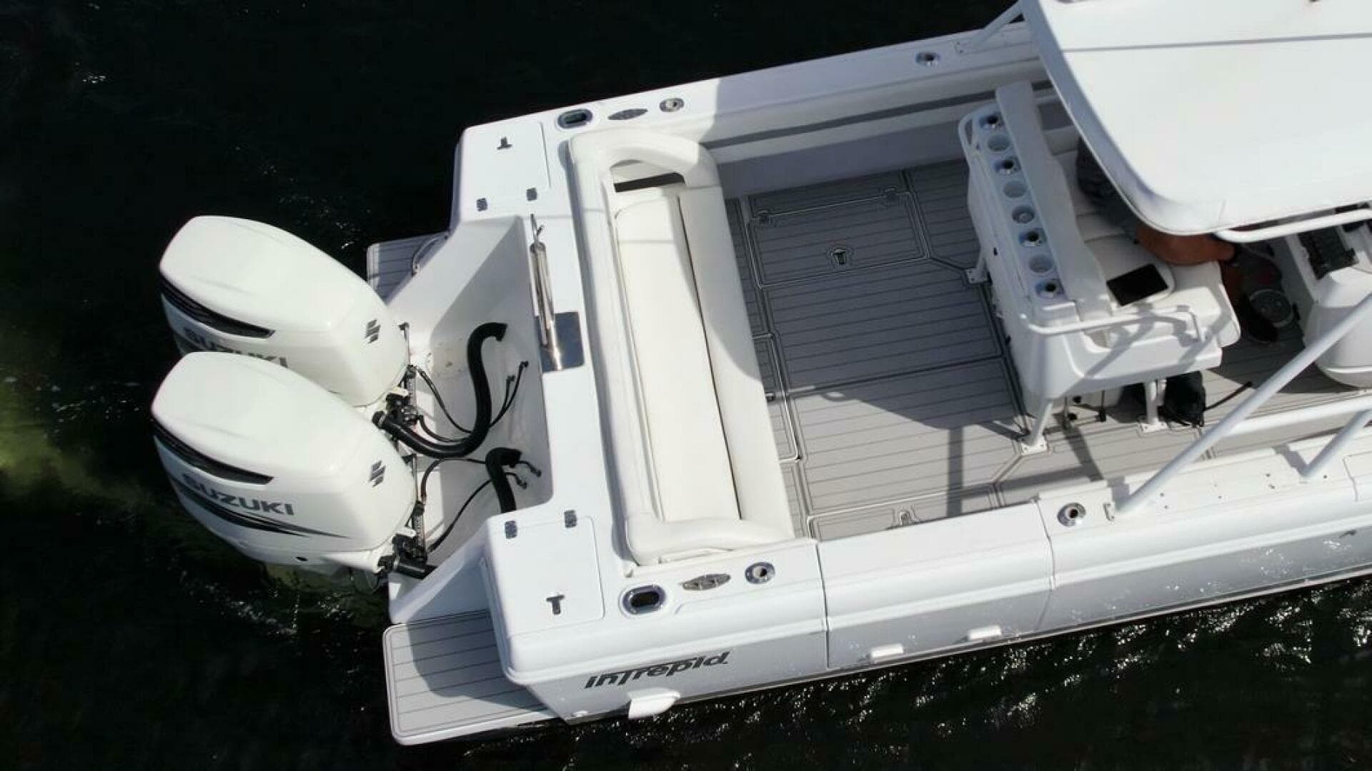 2003 Intrepid 32 — photo 39