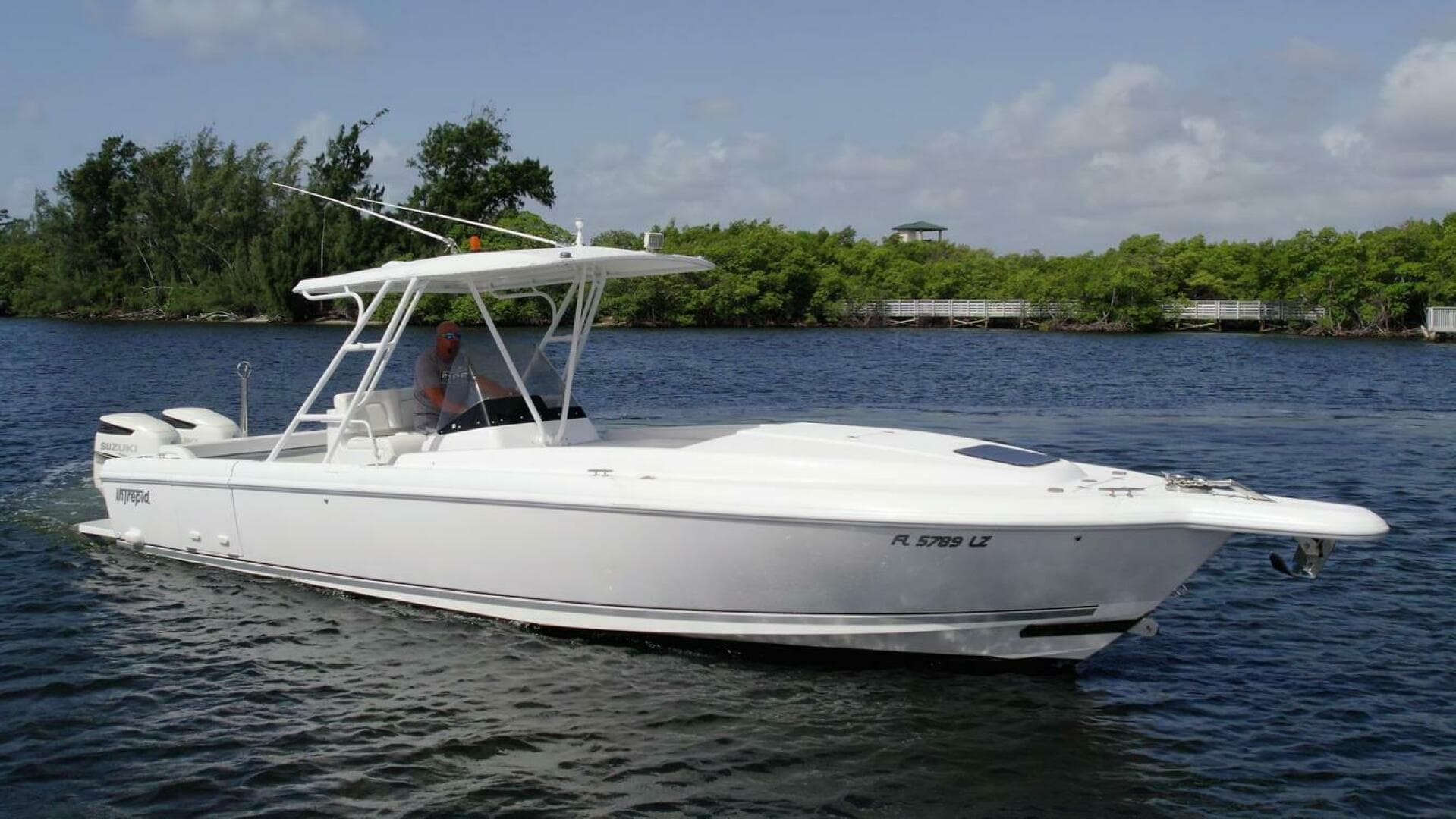 2003 Intrepid 32 — photo 34