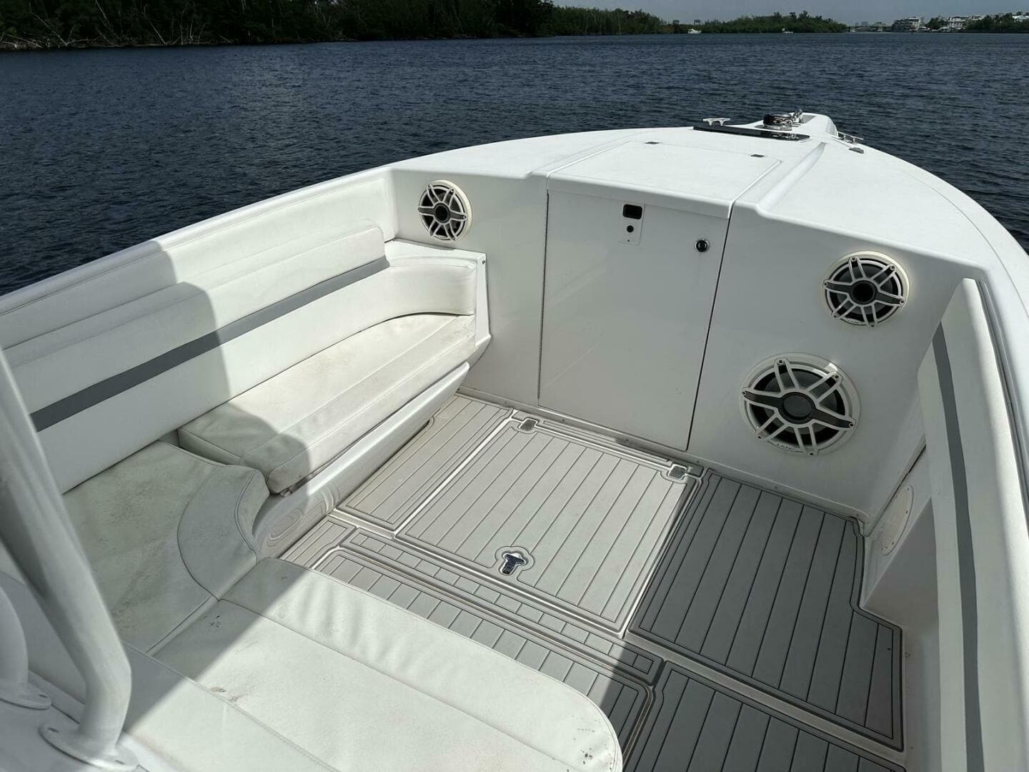 2003 Intrepid 32 — photo 21