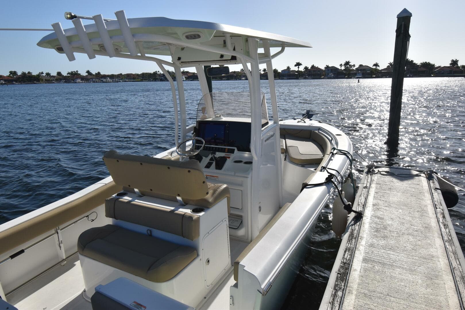 2017 Sea Hunt 235 SE — photo 2