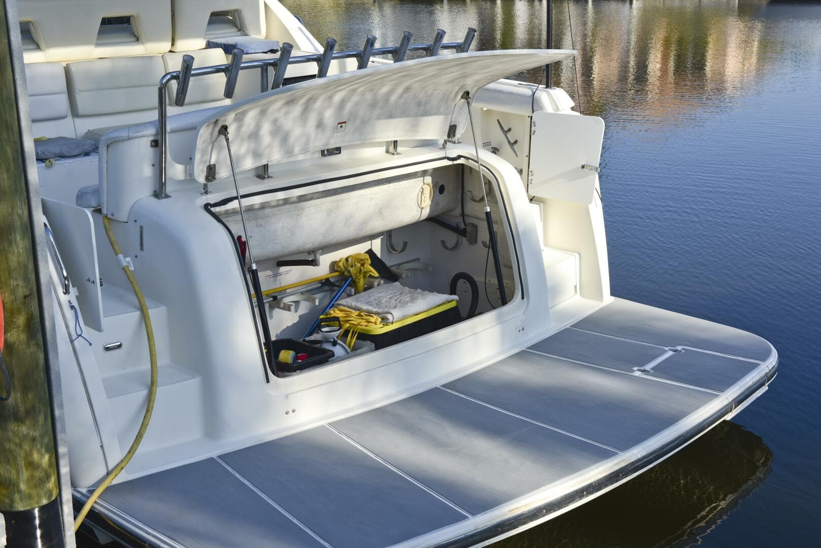 1995 Tiara Yachts 4000 Express — photo 15